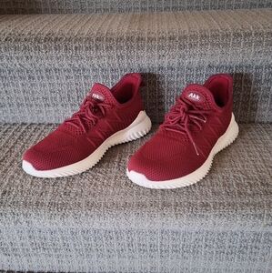 Women's walking or tennis slip on shoes like new